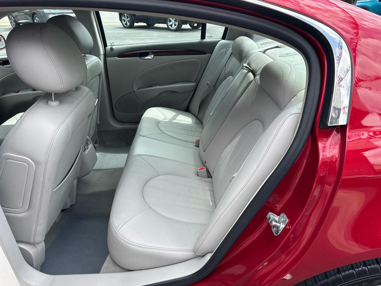 Buick Lucerne 4dr Sdn CXL Premium 2011