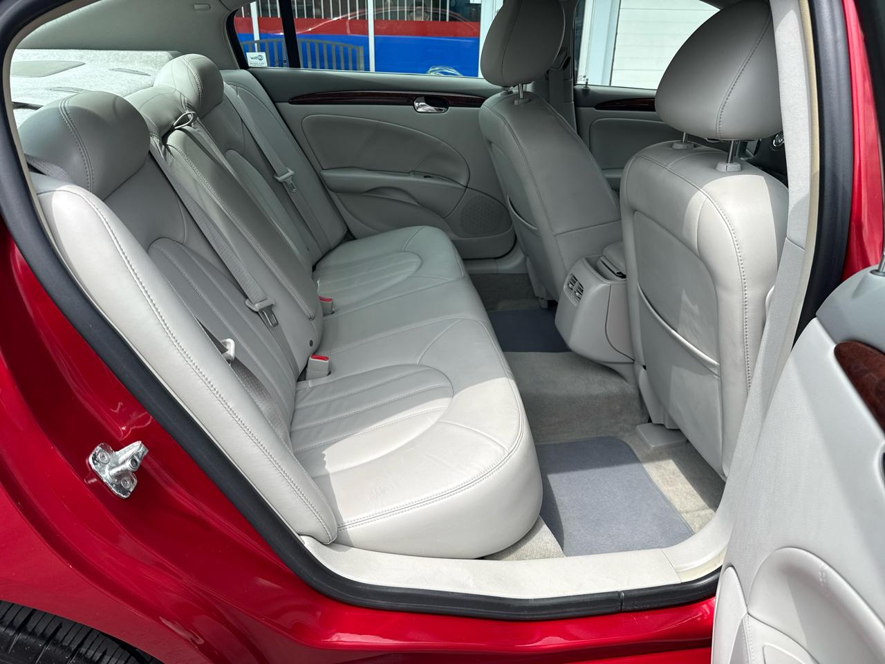 Buick Lucerne 4dr Sdn CXL Premium 2011