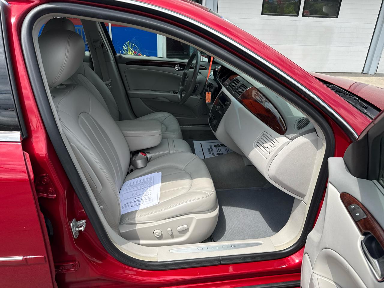Buick Lucerne 4dr Sdn CXL Premium 2011