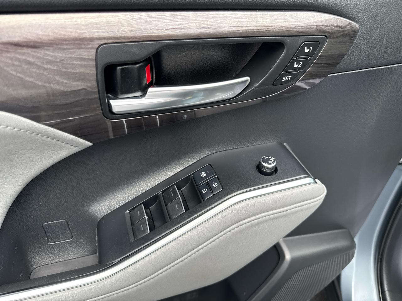 Toyota Highlander Hybrid Limited AWD (Natl) 2021