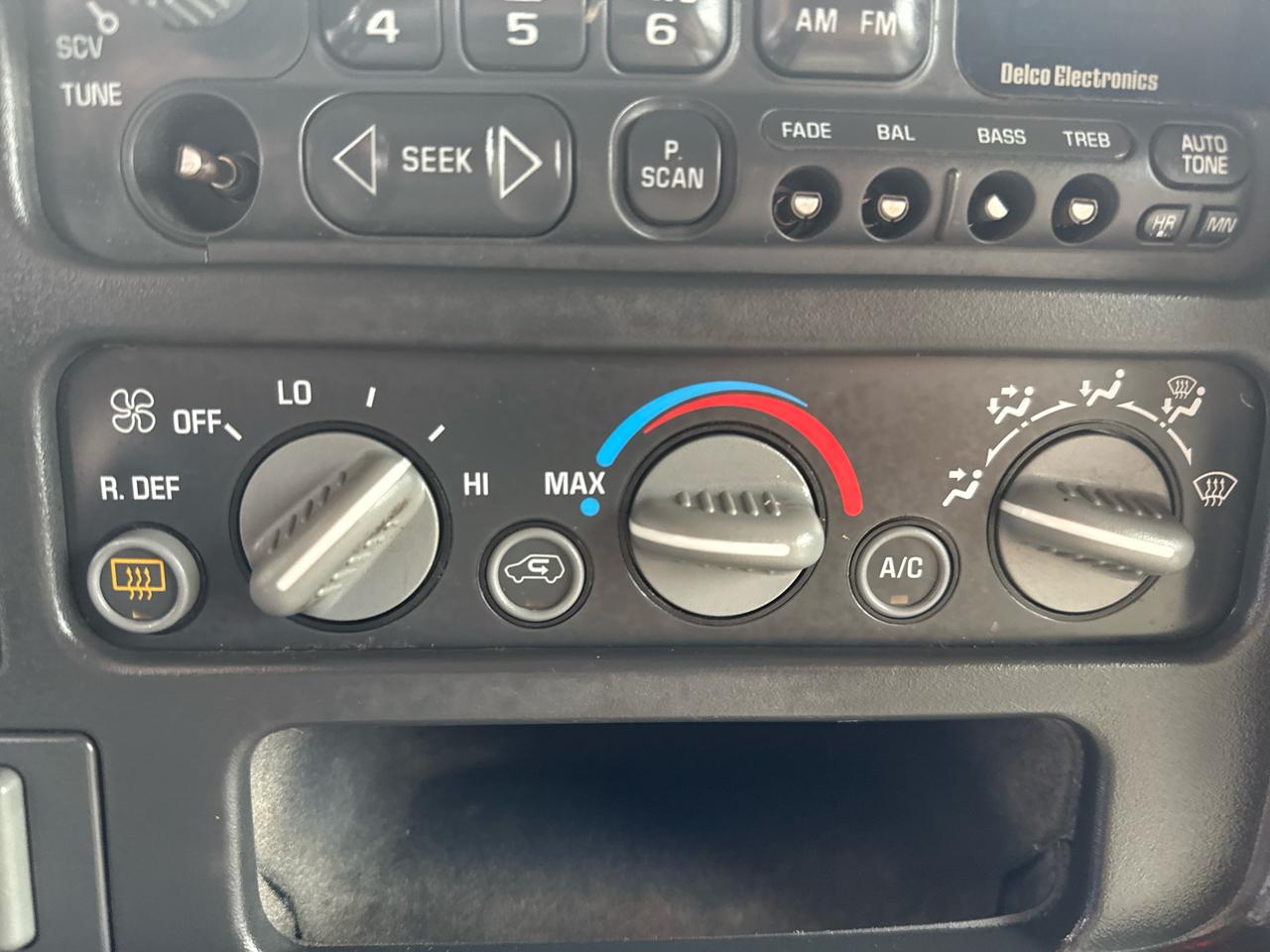 Chevrolet Suburban 1500 4WD 1996