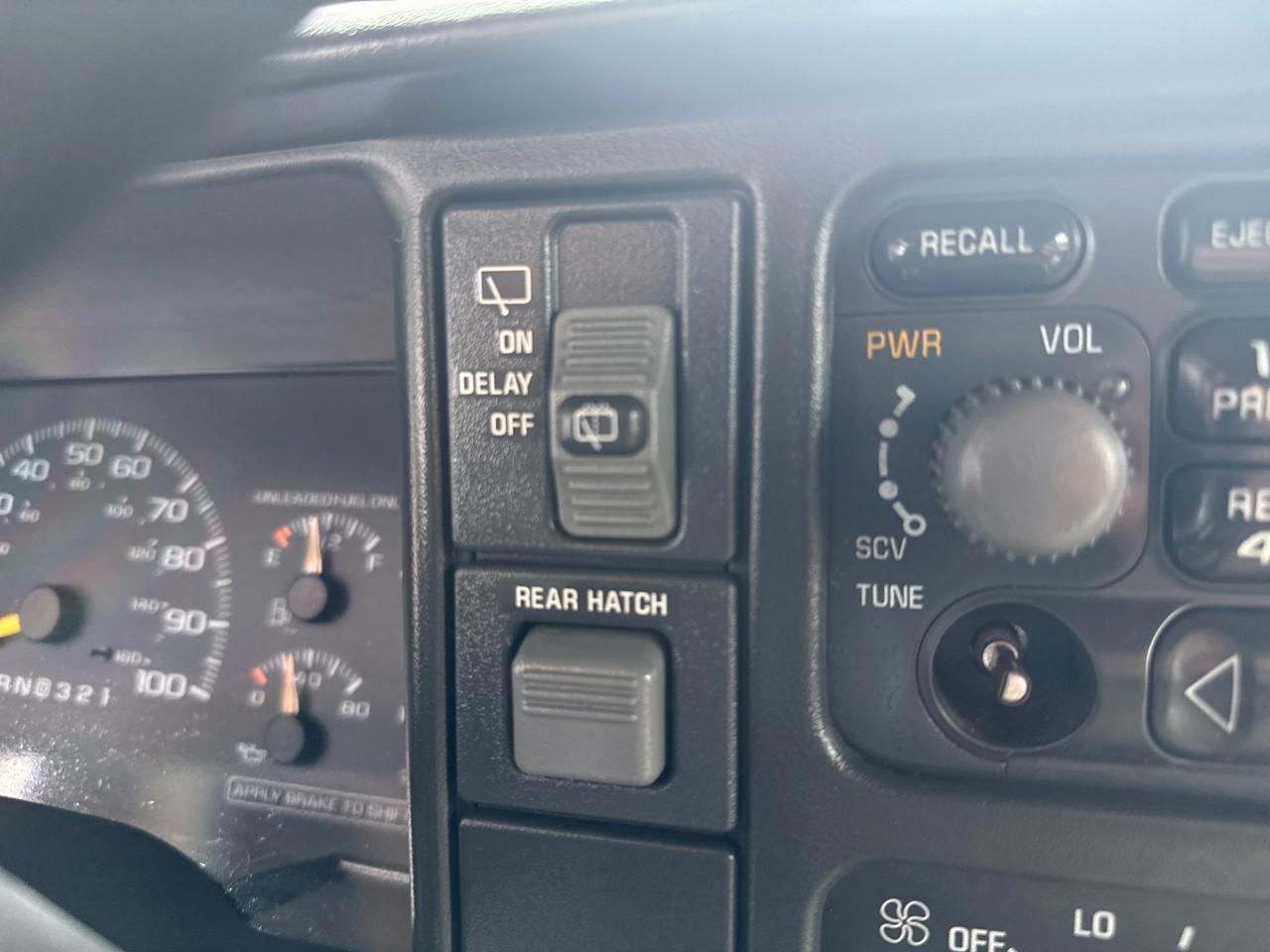 Chevrolet Suburban 1500 4WD 1996