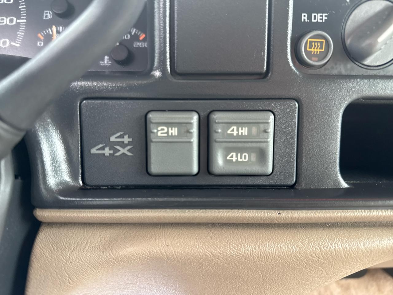 Chevrolet Suburban 1500 4WD 1996