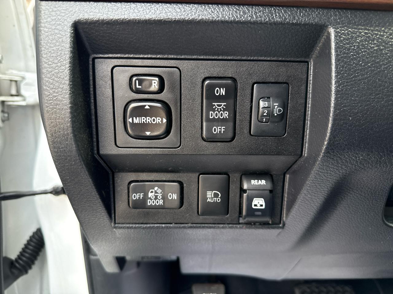 Toyota Tundra 4WD Limited CrewMax 5.5' Bed (Natl) 2018