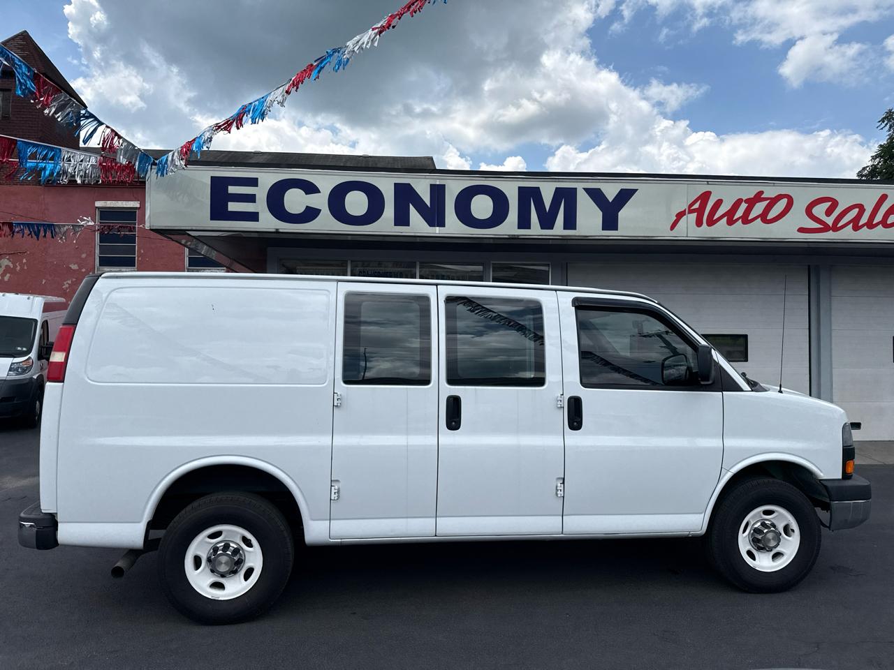 GMC Savana Cargo Van RWD 2500 135" 2015
