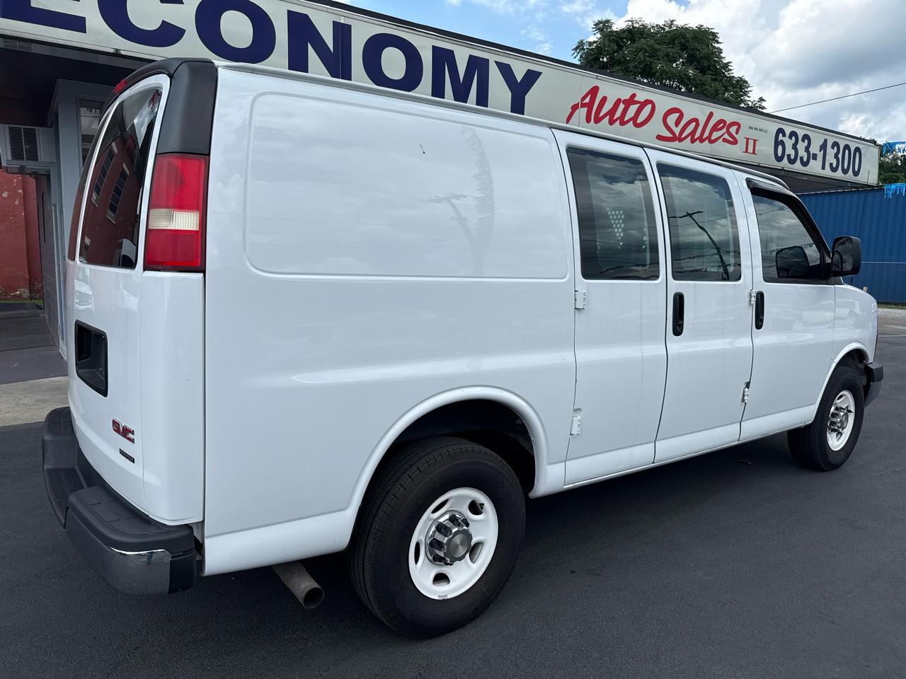 GMC Savana Cargo Van RWD 2500 135" 2015