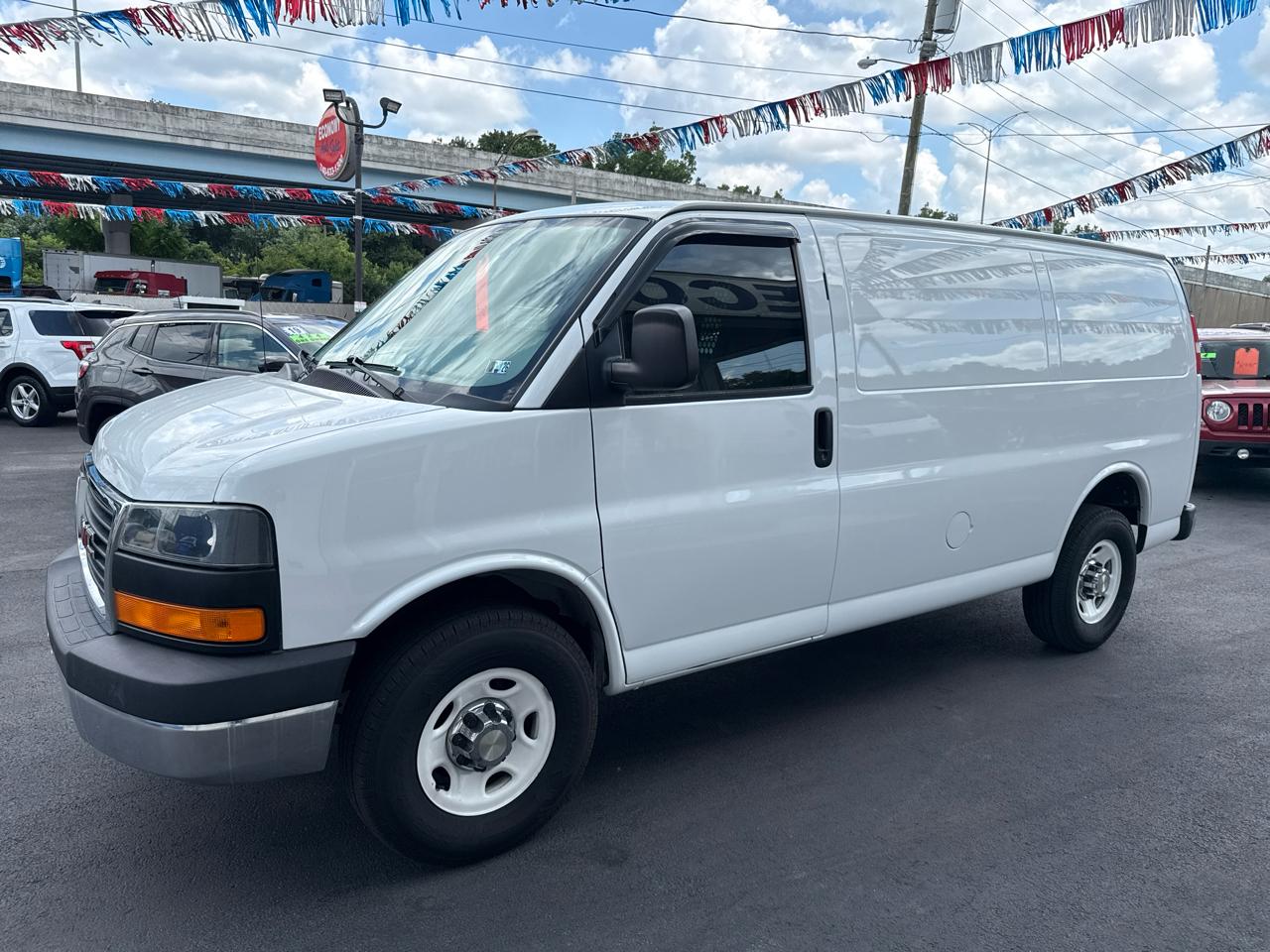 GMC Savana Cargo Van RWD 2500 135" 2015