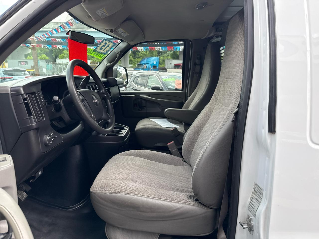 GMC Savana Cargo Van RWD 2500 135" 2015