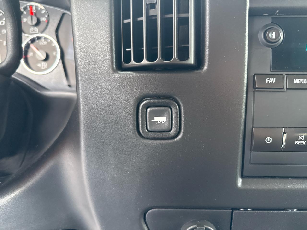 GMC Savana Cargo Van RWD 2500 135" 2015