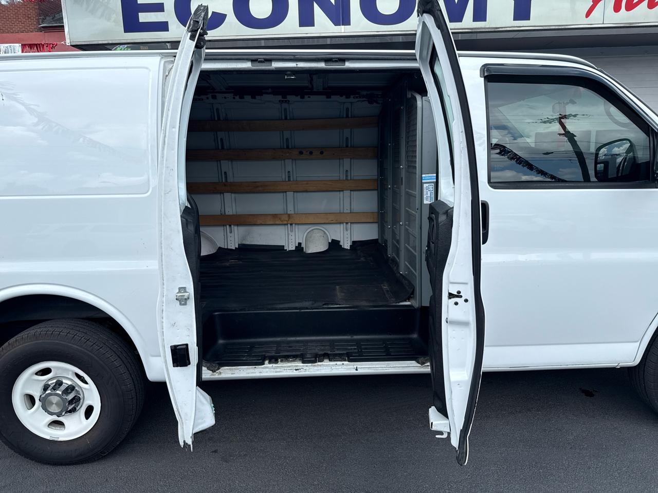 GMC Savana Cargo Van RWD 2500 135" 2015