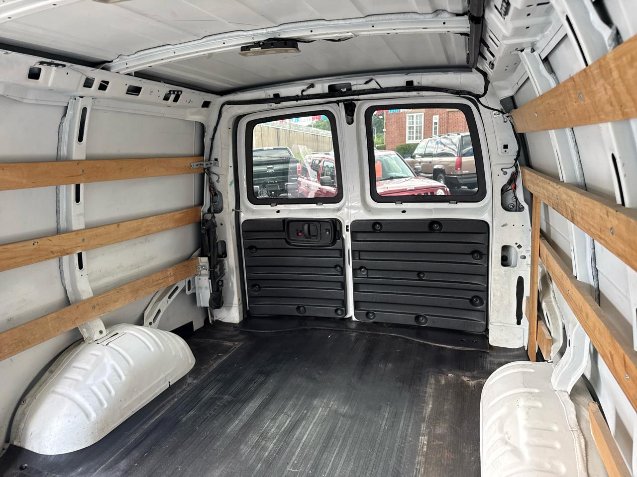 GMC Savana Cargo Van RWD 2500 135" 2015