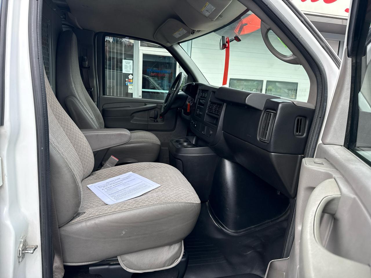 GMC Savana Cargo Van RWD 2500 135" 2015