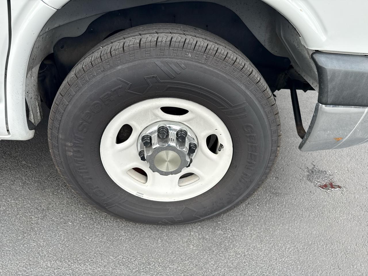 GMC Savana Cargo Van RWD 2500 135" 2015