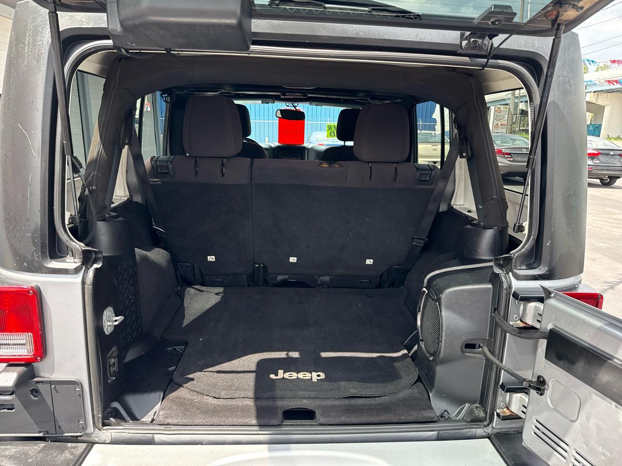 Jeep Wrangler Unlimited 4WD 4dr Sahara 2014