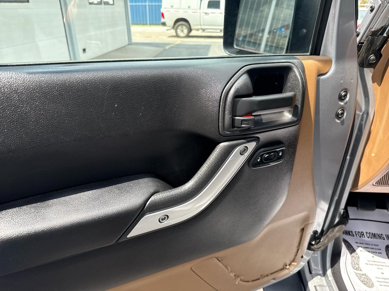 Jeep Wrangler Unlimited 4WD 4dr Sahara 2014