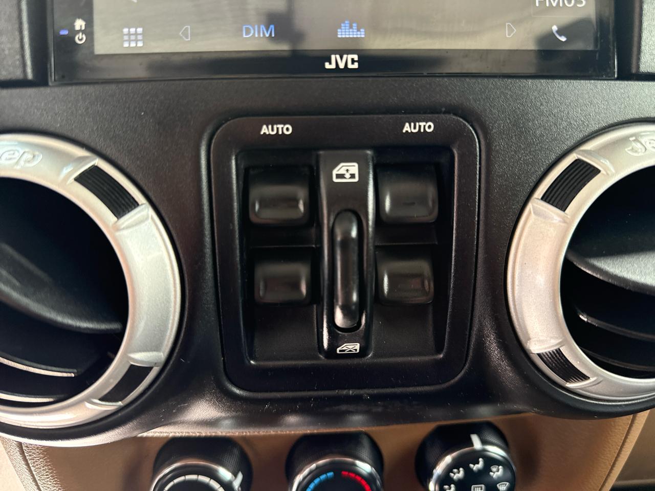 Jeep Wrangler Unlimited 4WD 4dr Sahara 2014