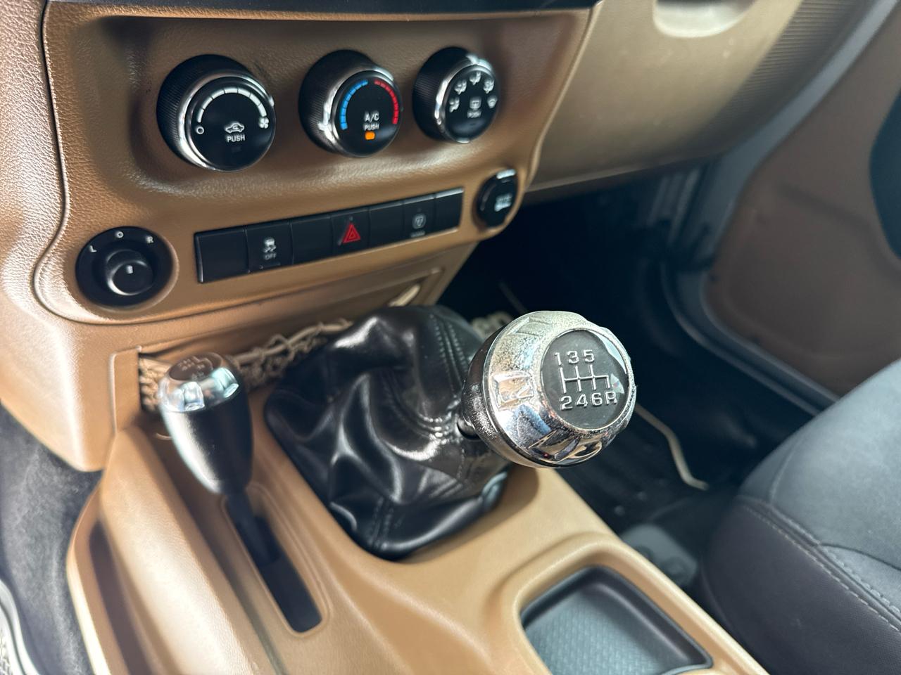 Jeep Wrangler Unlimited 4WD 4dr Sahara 2014
