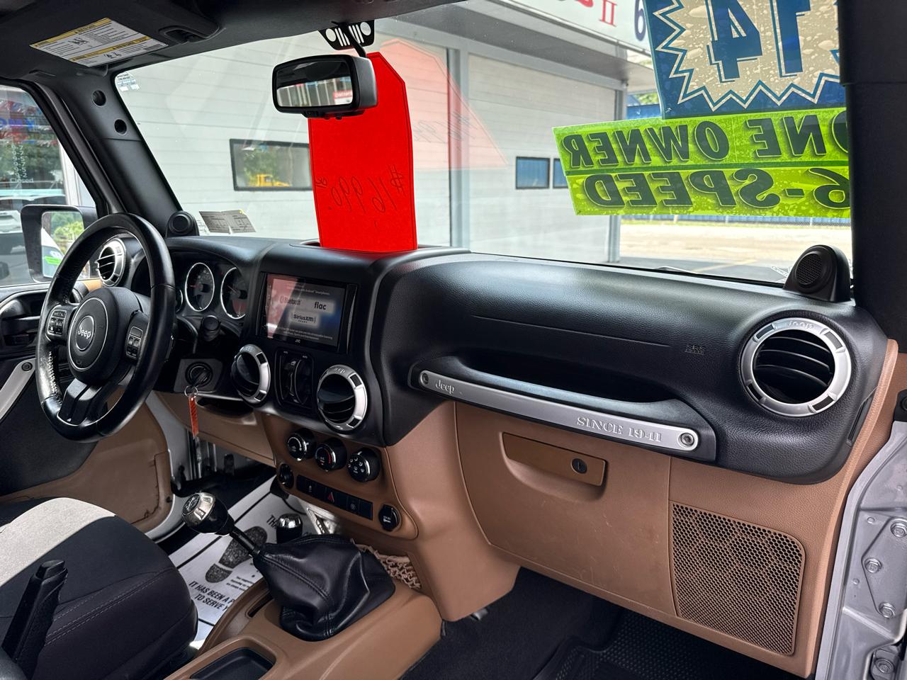 Jeep Wrangler Unlimited 4WD 4dr Sahara 2014