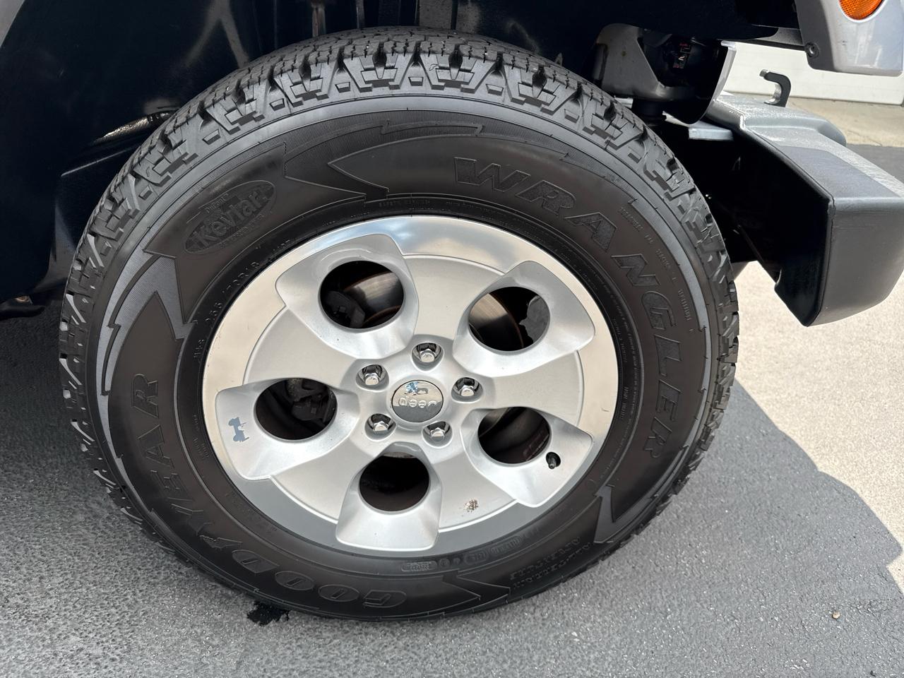 Jeep Wrangler Unlimited 4WD 4dr Sahara 2014