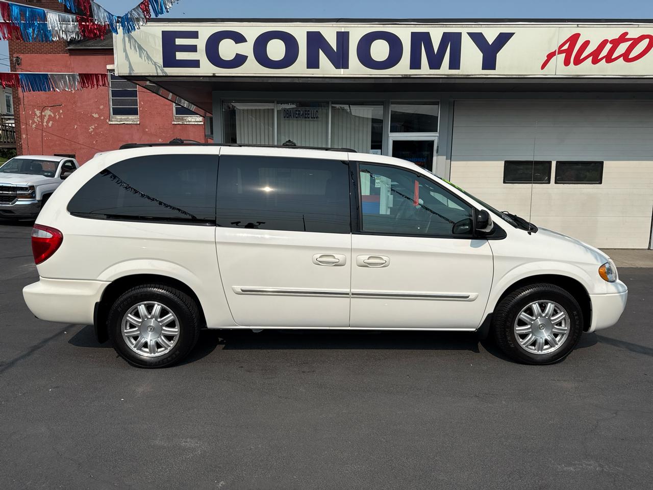 Chrysler Town & Country 4dr LWB Touring FWD 2005
