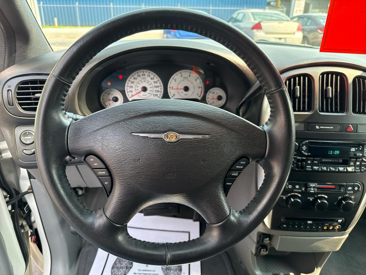 Chrysler Town & Country 4dr LWB Touring FWD 2005