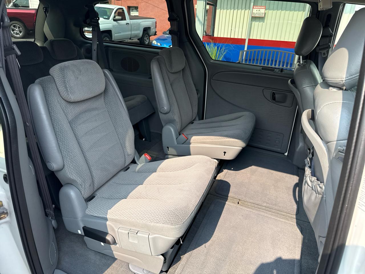 Chrysler Town & Country 4dr LWB Touring FWD 2005