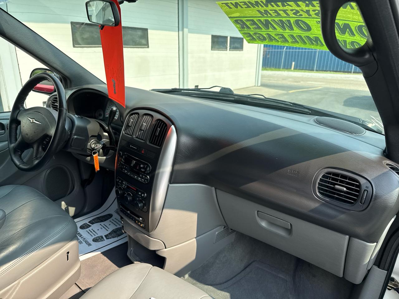 Chrysler Town & Country 4dr LWB Touring FWD 2005