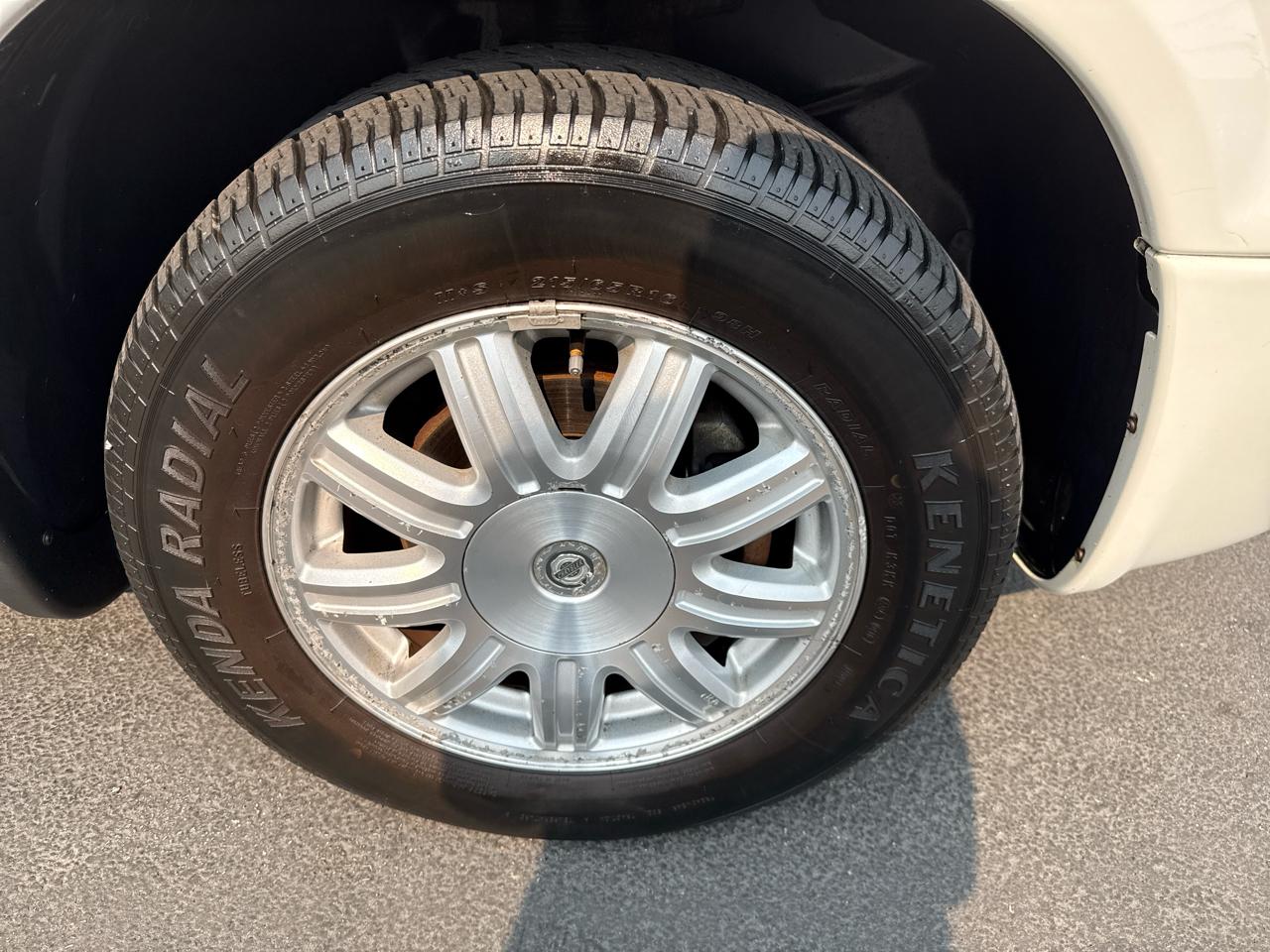 Chrysler Town & Country 4dr LWB Touring FWD 2005