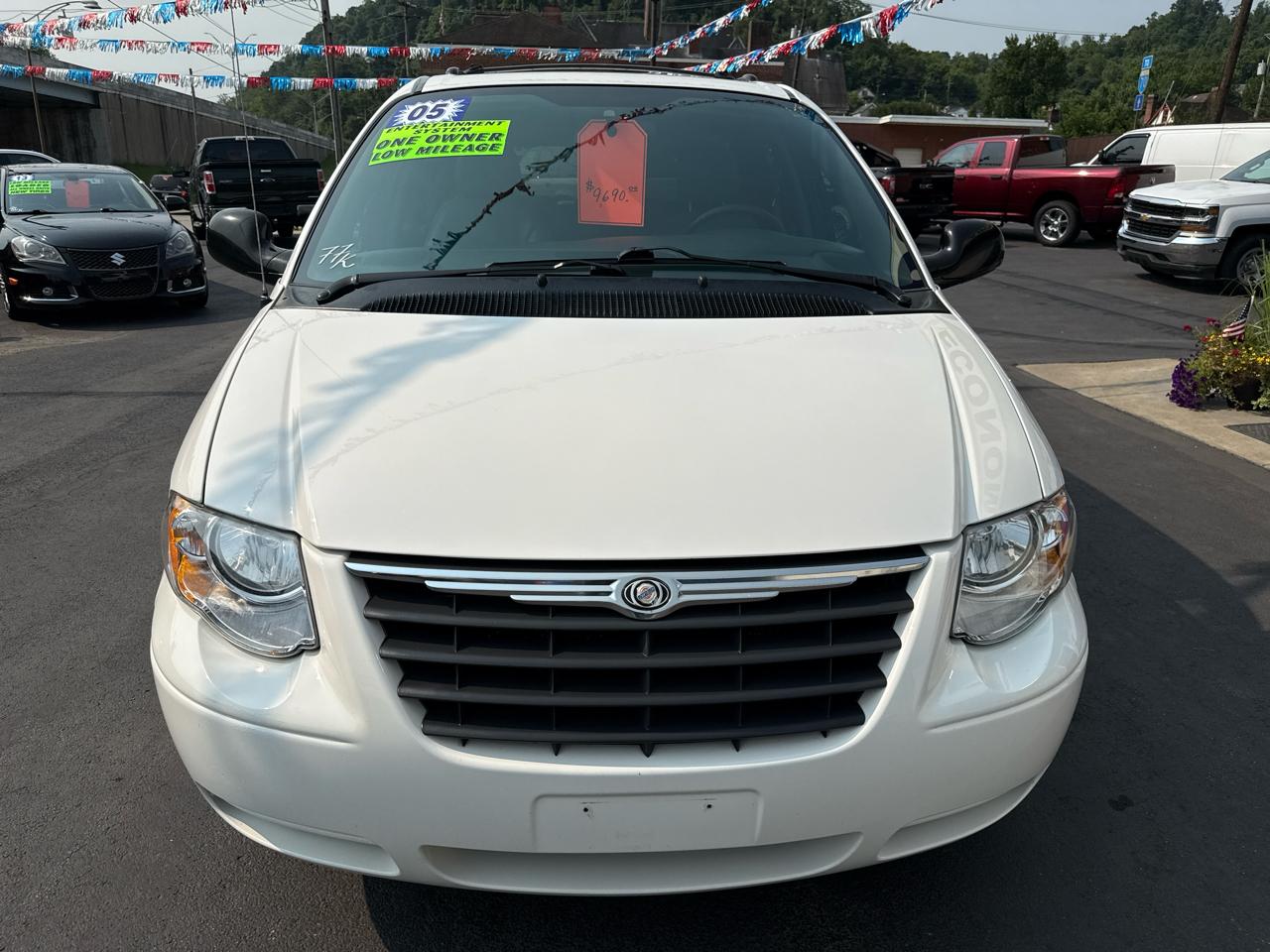 Chrysler Town & Country 4dr LWB Touring FWD 2005