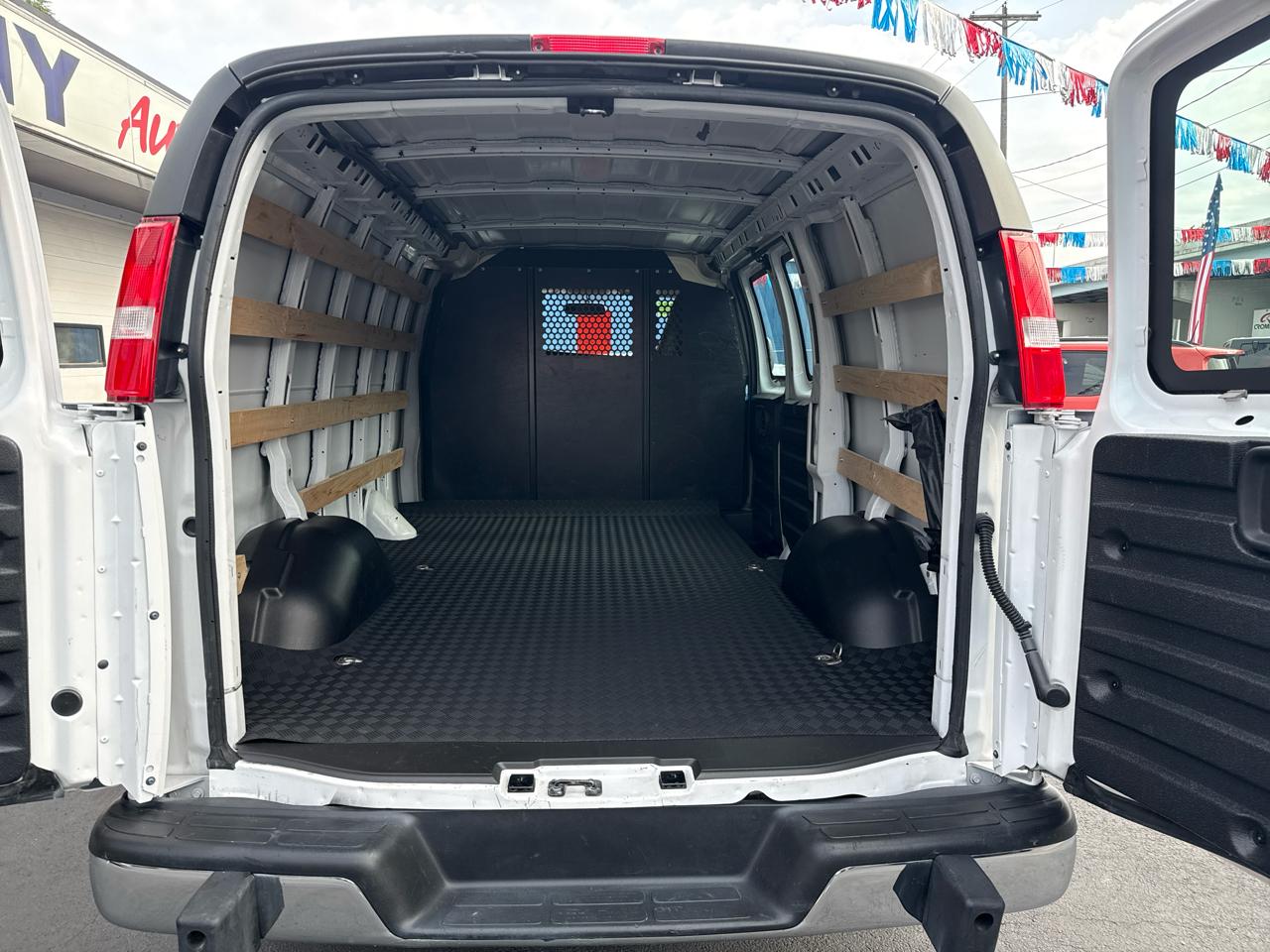GMC Savana Cargo Van RWD 2500 135" 2025