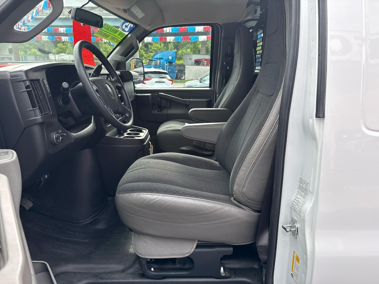 GMC Savana Cargo Van RWD 2500 135" 2025