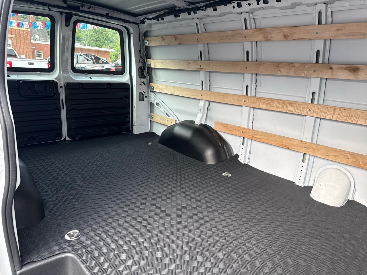 GMC Savana Cargo Van RWD 2500 135" 2025