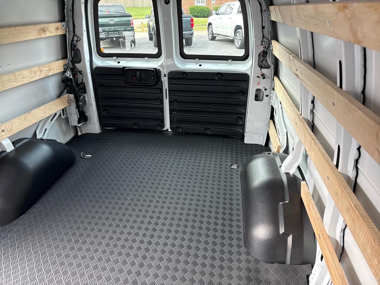 GMC Savana Cargo Van RWD 2500 135" 2025