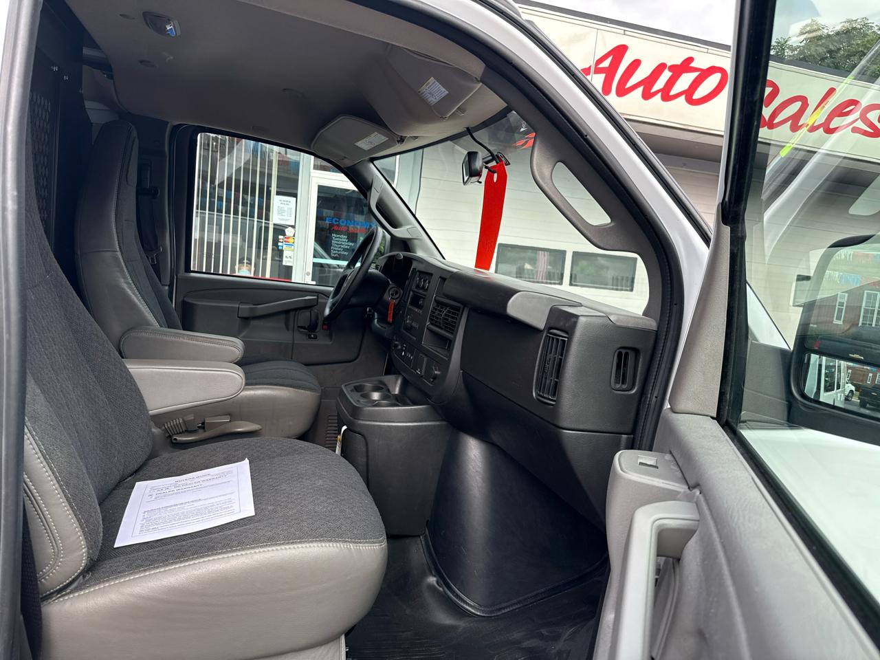 GMC Savana Cargo Van RWD 2500 135" 2025