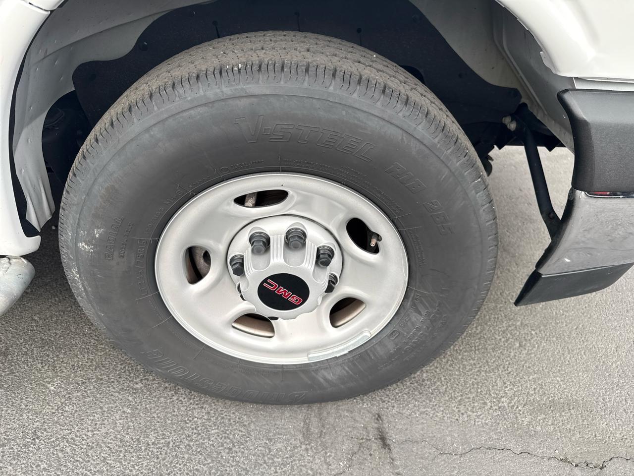 GMC Savana Cargo Van RWD 2500 135" 2025