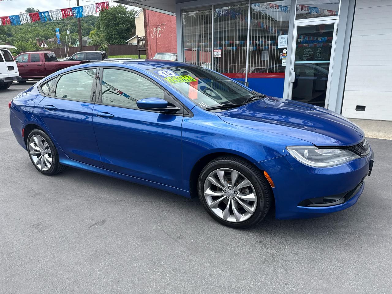 2015 Chrysler 200 4dr Sdn S FWD