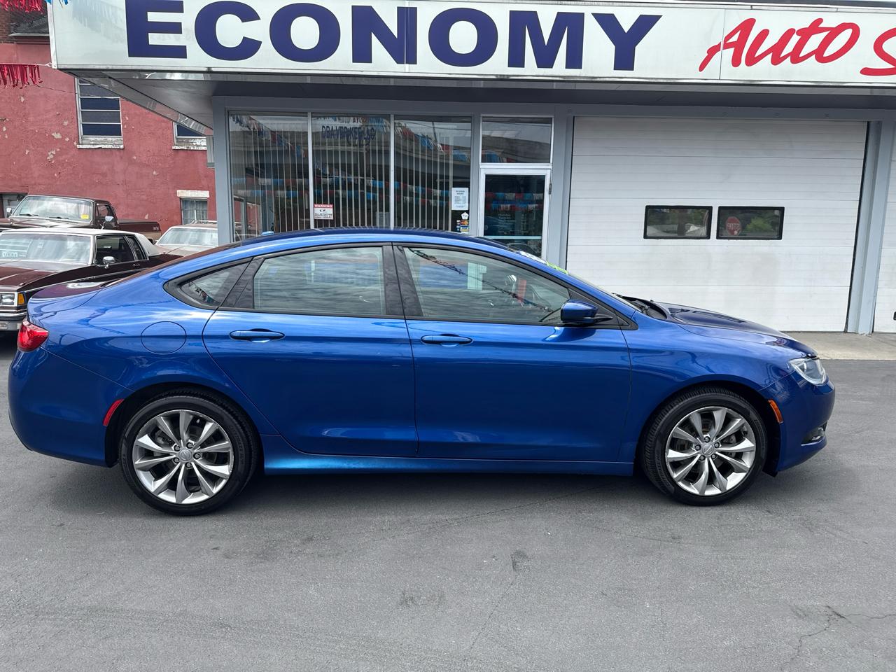 Chrysler 200 4dr Sdn S FWD 2015