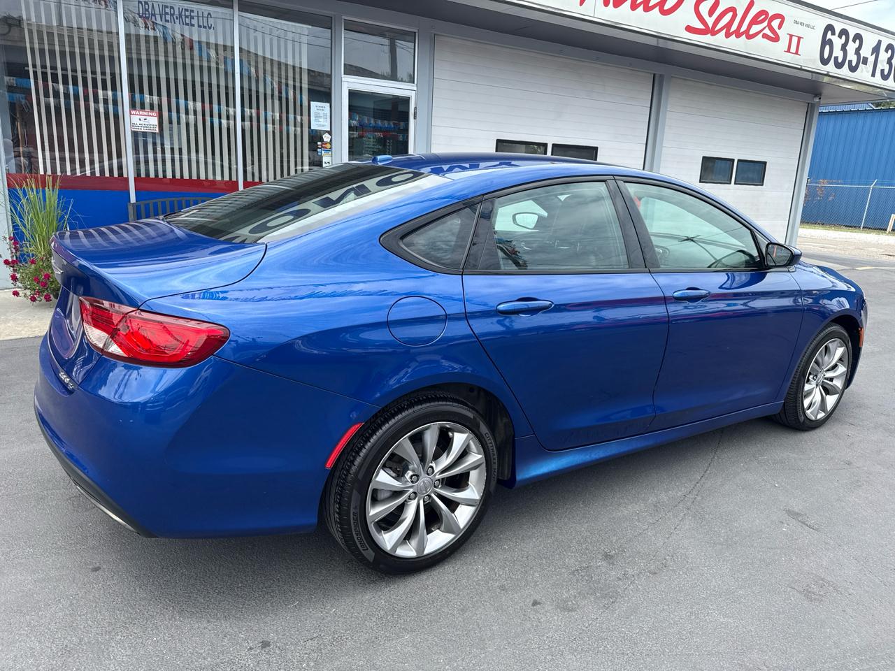 Chrysler 200 4dr Sdn S FWD 2015