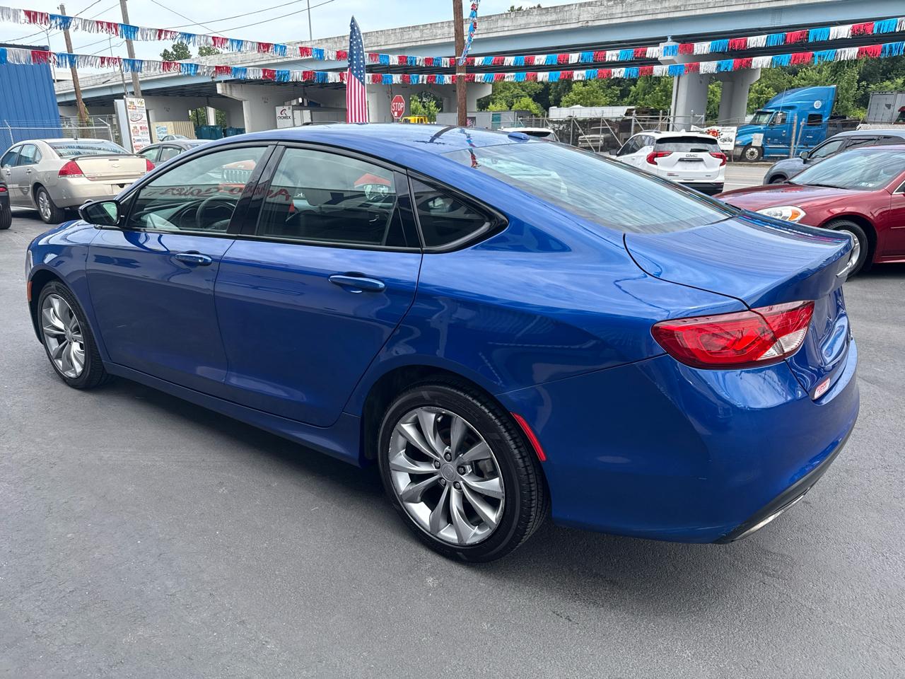 Chrysler 200 4dr Sdn S FWD 2015