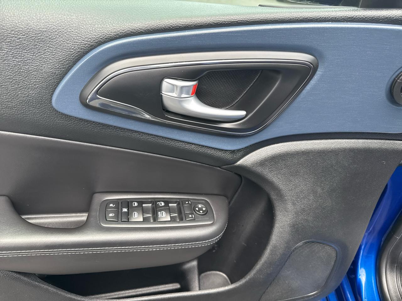 Chrysler 200 4dr Sdn S FWD 2015