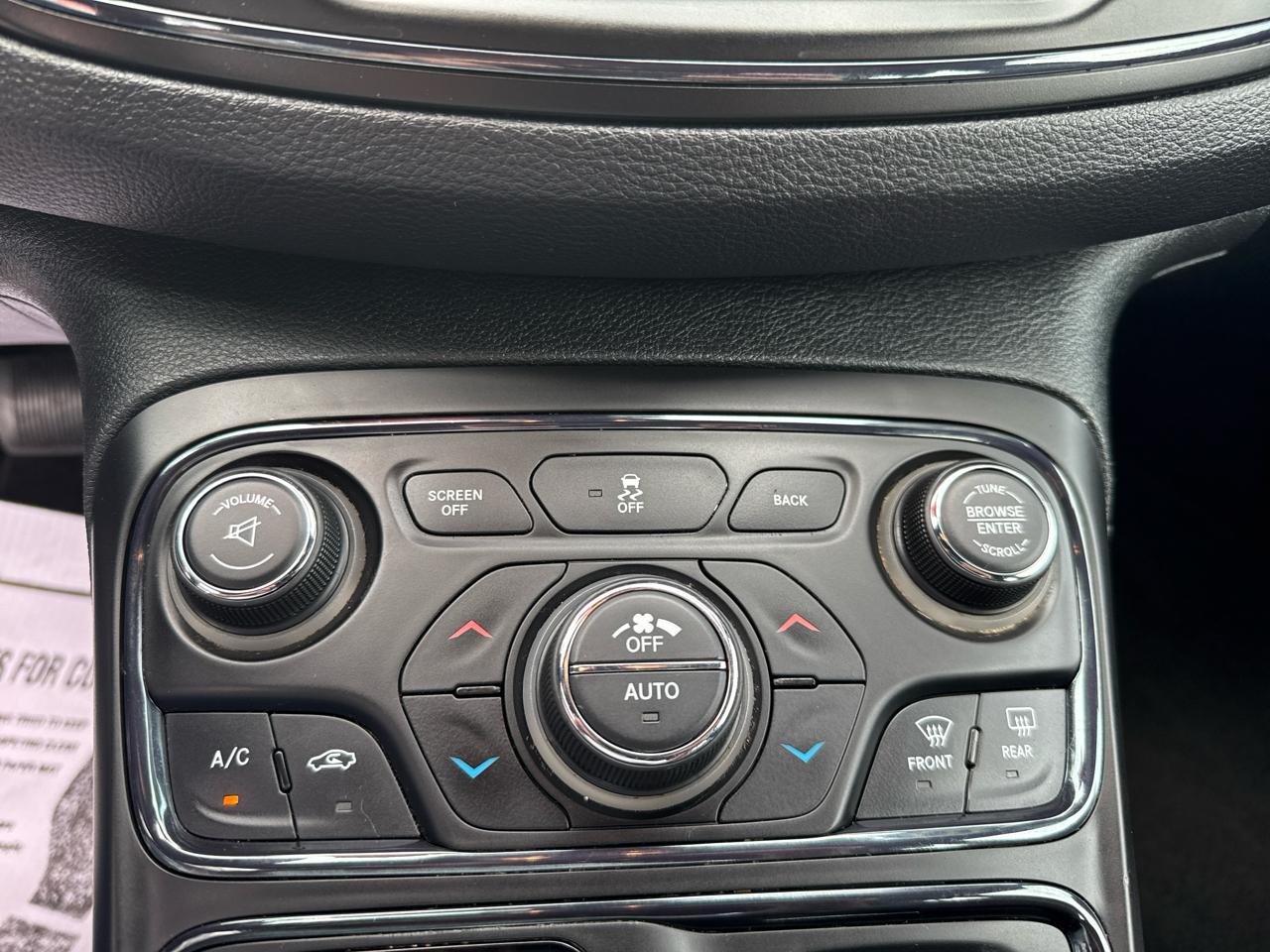 Chrysler 200 4dr Sdn S FWD 2015