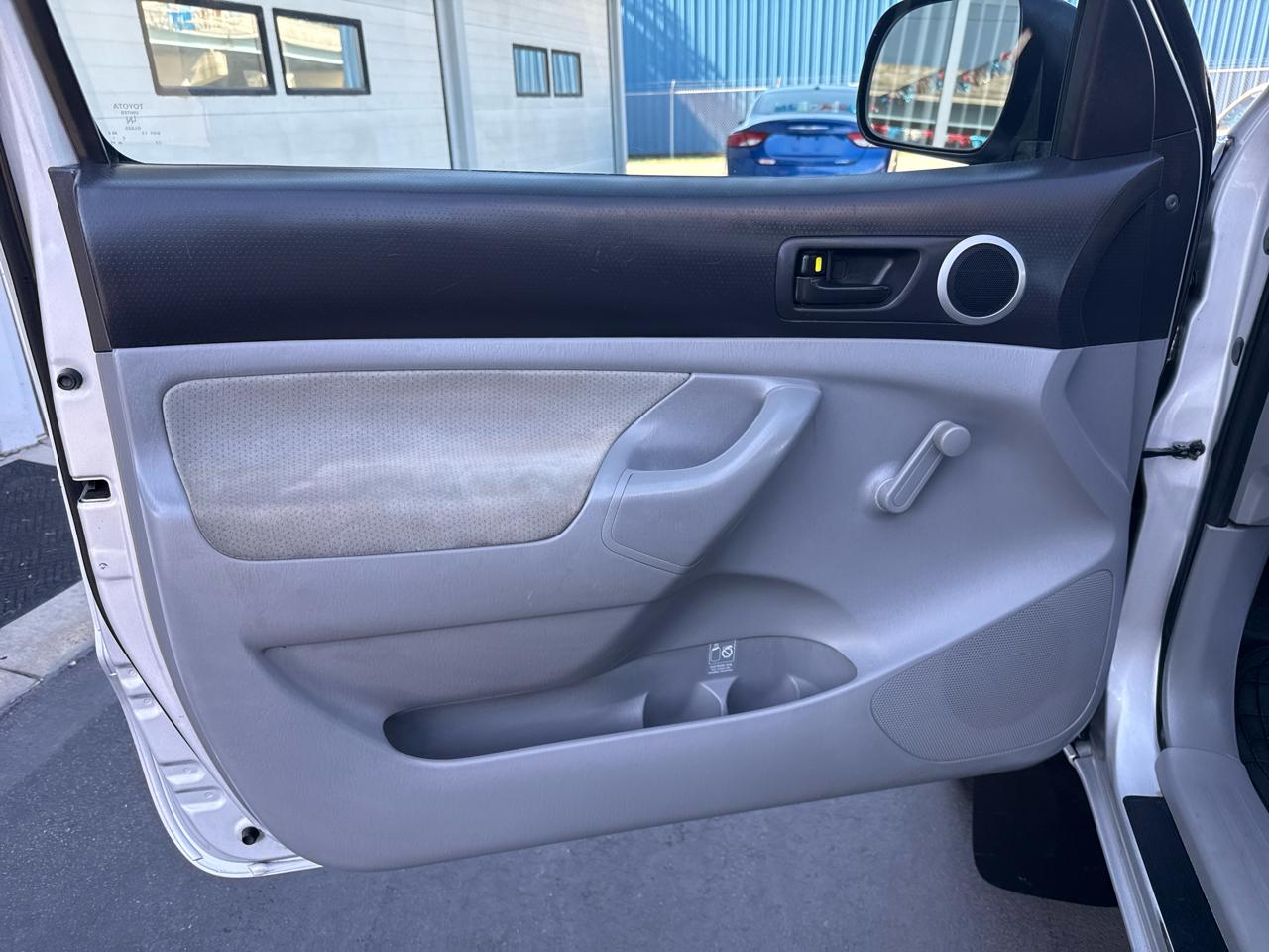 Toyota Tacoma 4WD Reg I4 MT (Natl) 2010