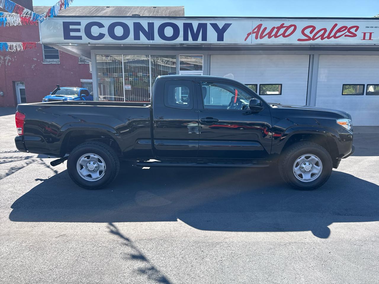 Toyota Tacoma SR5 Access Cab 6' Bed I4 4x4 AT (Natl) 2017
