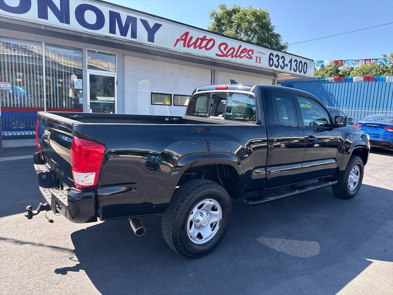 Toyota Tacoma SR5 Access Cab 6' Bed I4 4x4 AT (Natl) 2017