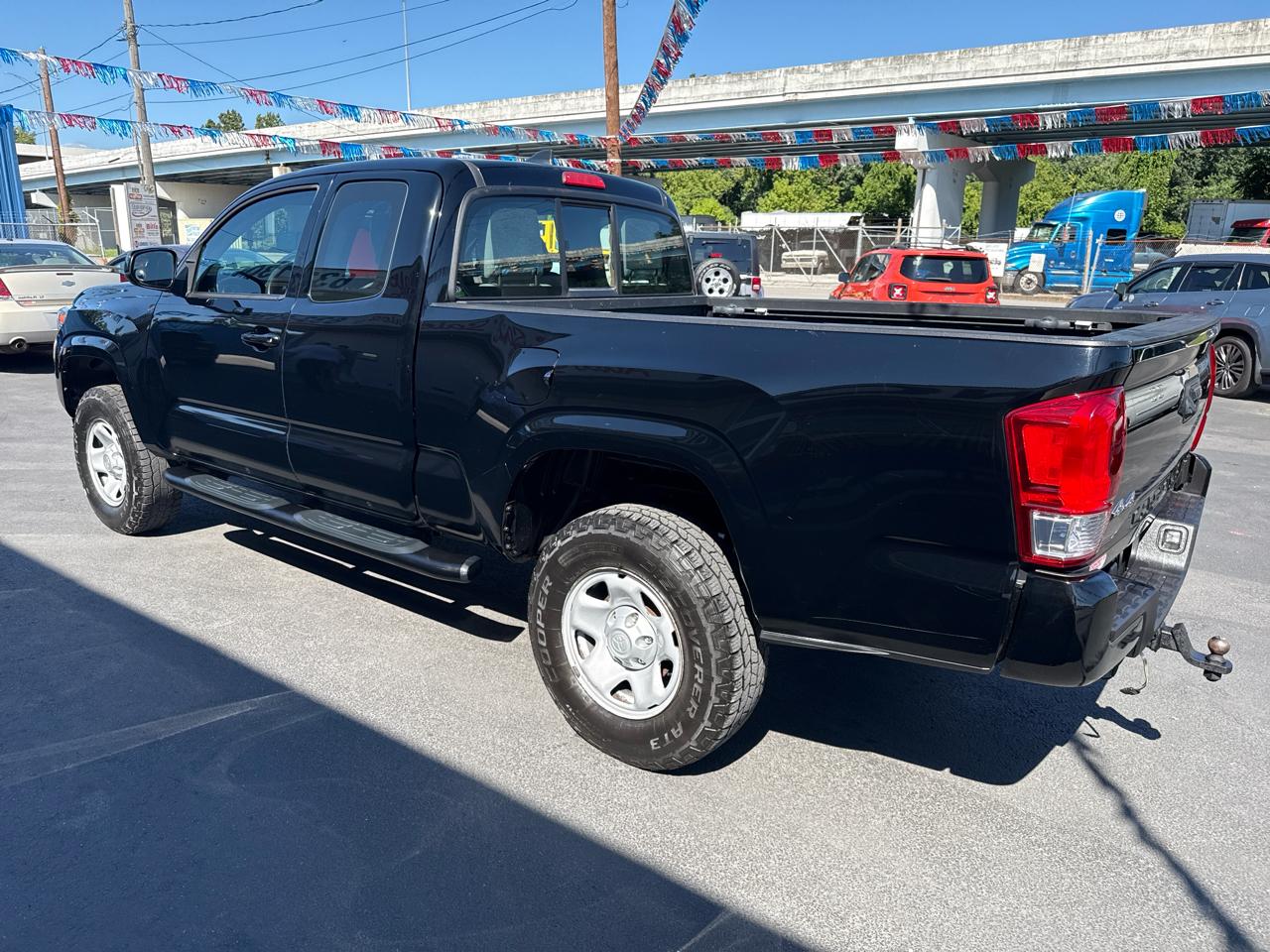 Toyota Tacoma SR5 Access Cab 6' Bed I4 4x4 AT (Natl) 2017