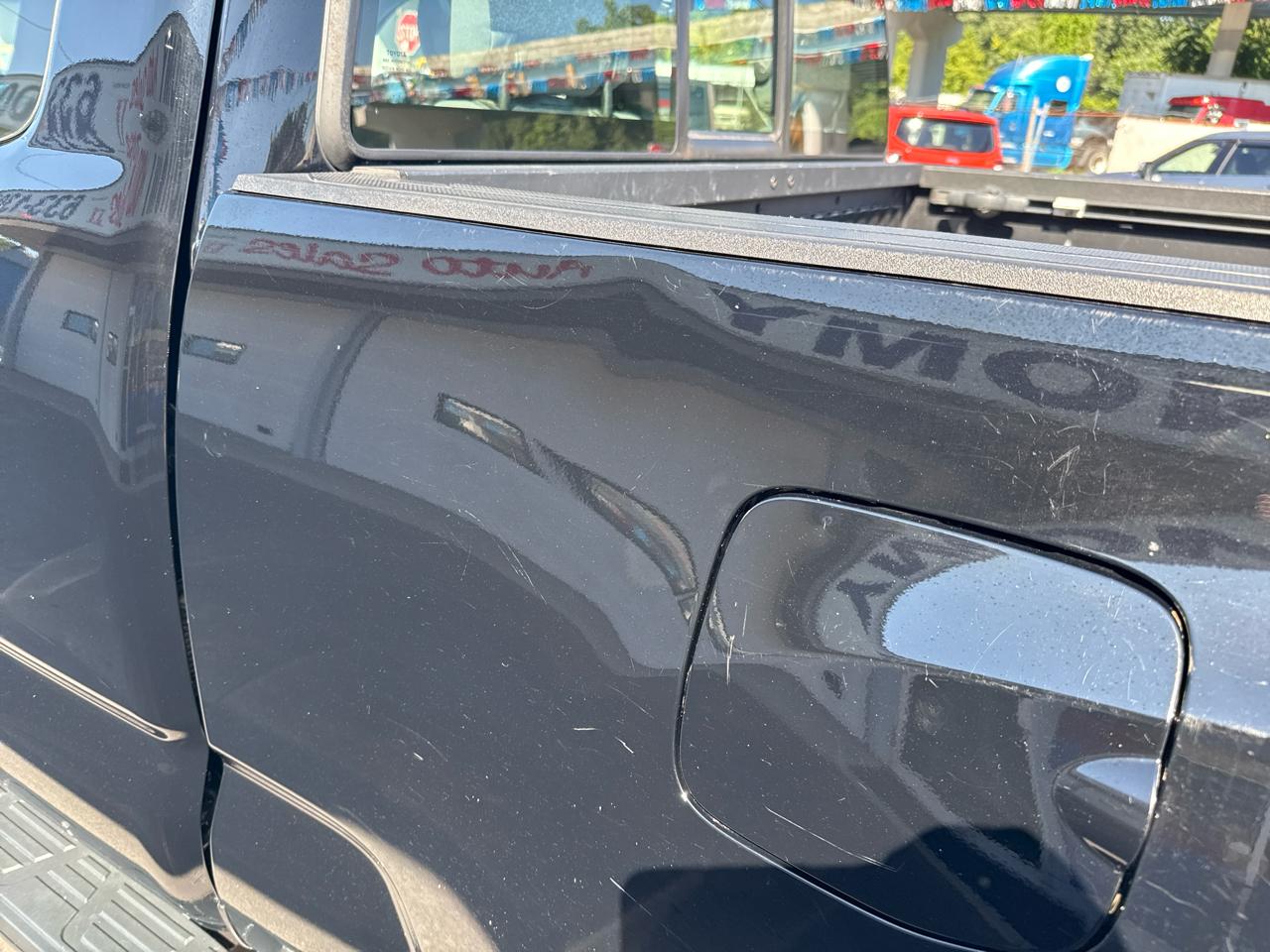 Toyota Tacoma SR5 Access Cab 6' Bed I4 4x4 AT (Natl) 2017