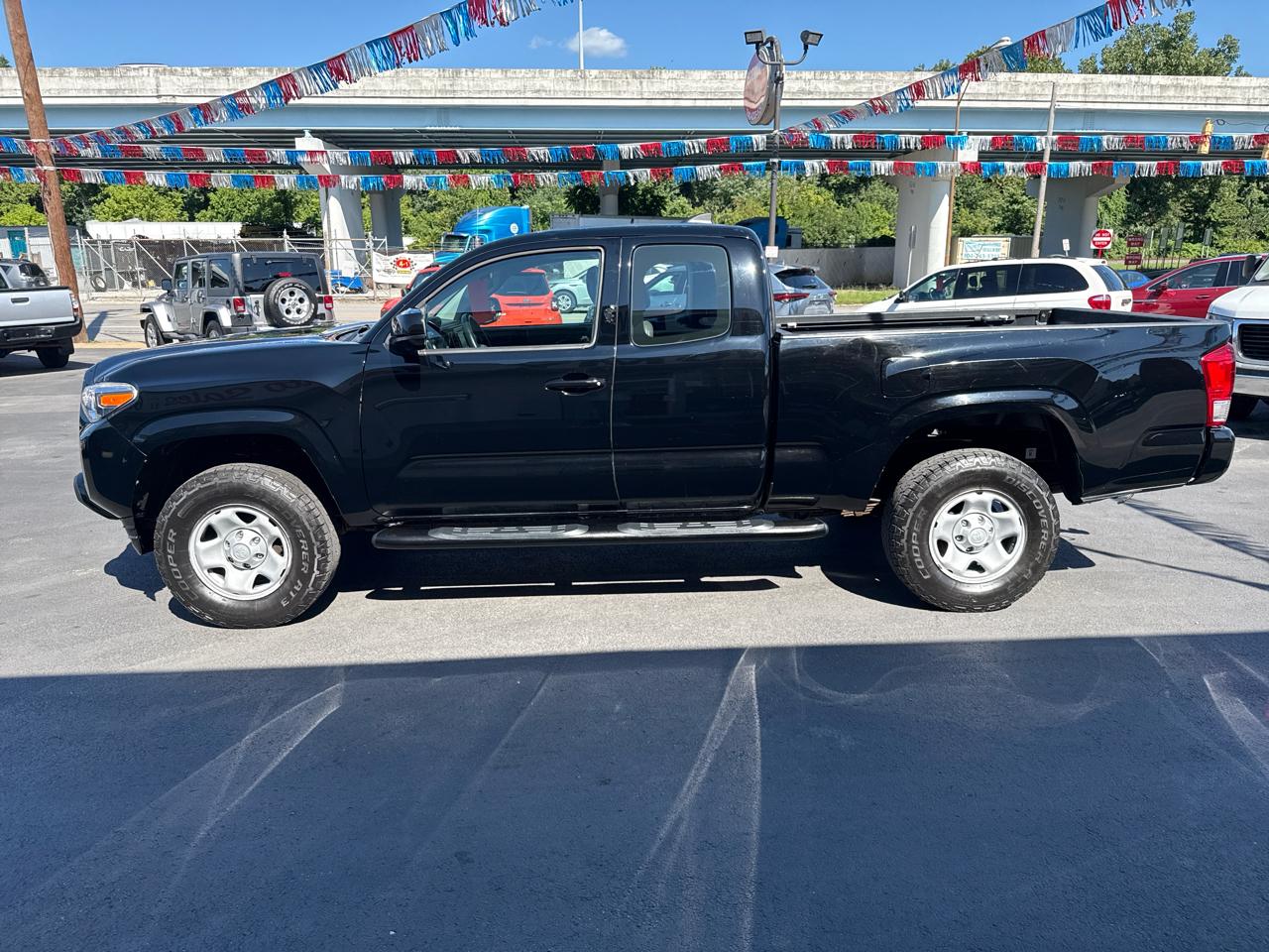 Toyota Tacoma SR5 Access Cab 6' Bed I4 4x4 AT (Natl) 2017