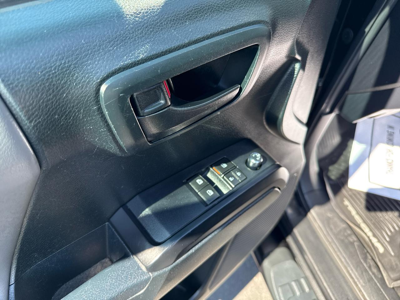 Toyota Tacoma SR5 Access Cab 6' Bed I4 4x4 AT (Natl) 2017