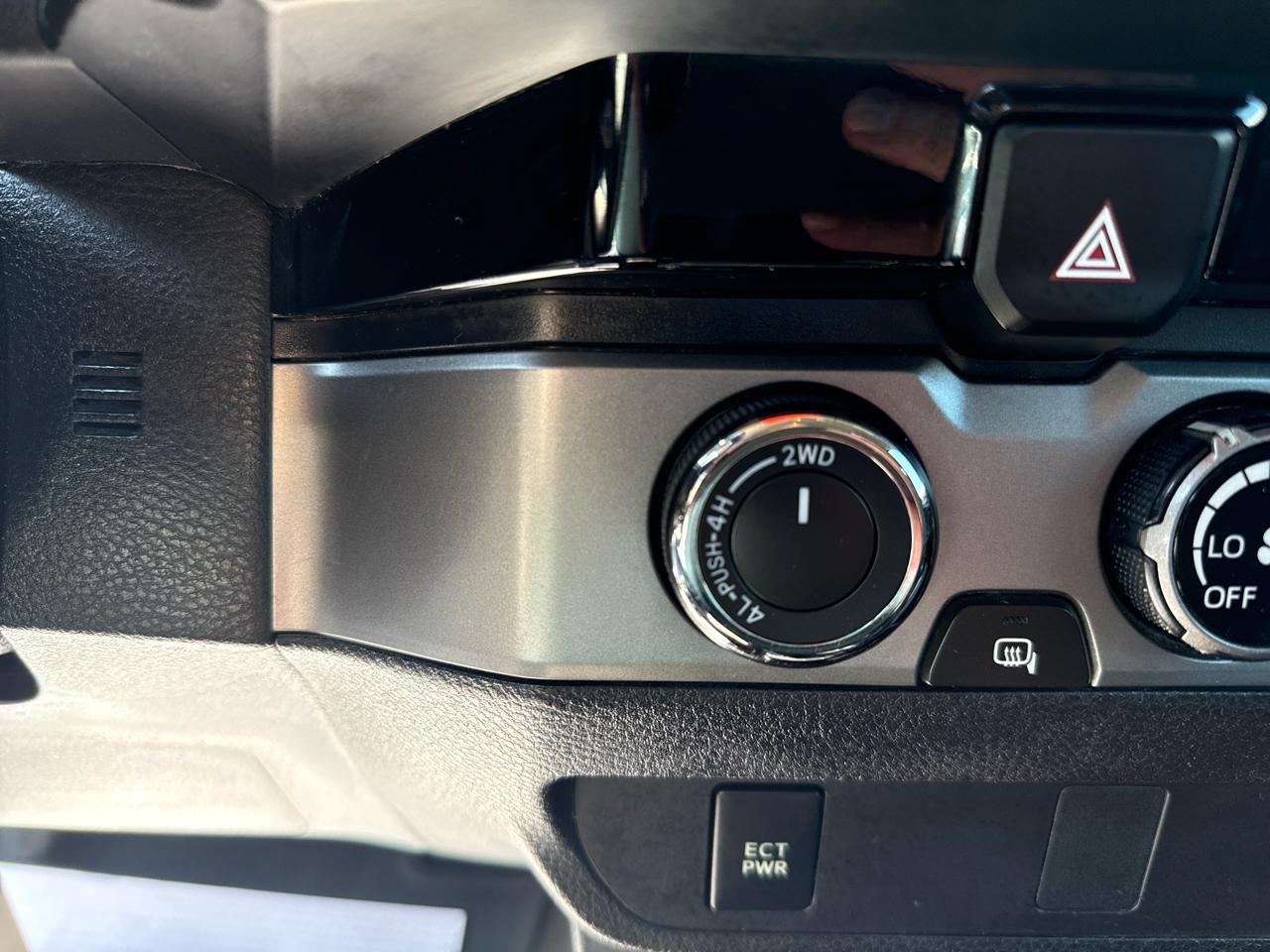 Toyota Tacoma SR5 Access Cab 6' Bed I4 4x4 AT (Natl) 2017