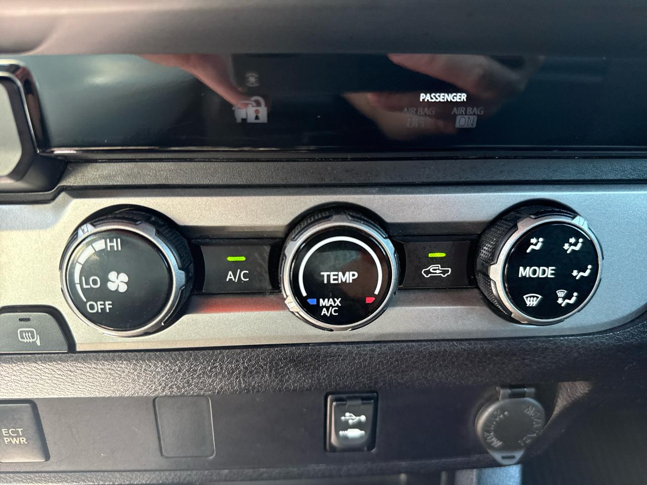 Toyota Tacoma SR5 Access Cab 6' Bed I4 4x4 AT (Natl) 2017